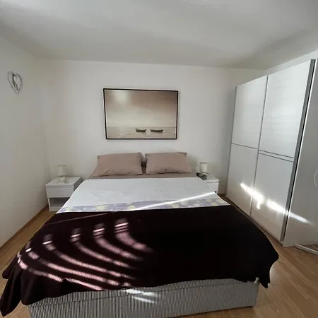 Ana * Ražanj